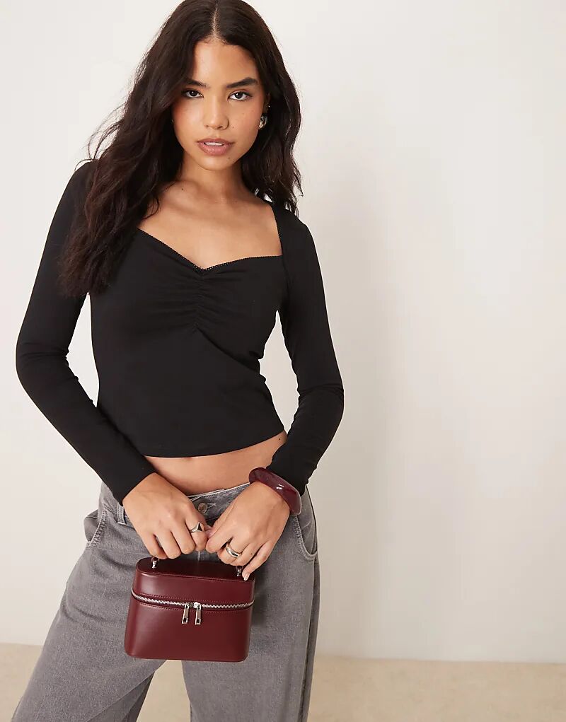 Топ с длинными рукавами в форме сердца и сборками черного цвета ASOS DESIGN
Топ с длинными рукавами в форме сердца и сборками черного цвета ASOS DESIGN