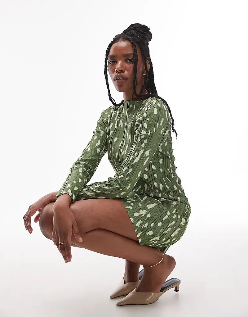Мини-платье с анималистичным принтом и длинными рукавами плиссе зеленого цвета Topshop
Мини-платье с анималистичным принтом и длинными рукавами плиссе зеленого цвета Topshop