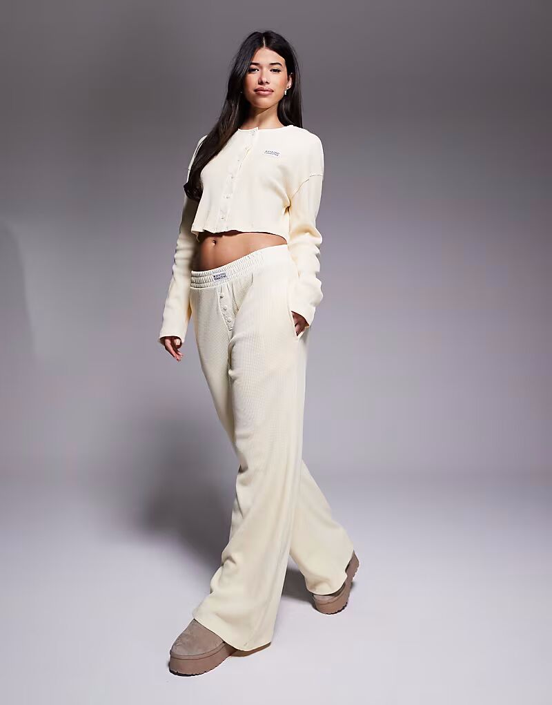 Широкие вафельные брюки-джоггеры Weekend Collective с нейлоном Asos Weekend Collective, светло-кремовый
Широкие вафельные брюки-джоггеры Weekend Collective с нейлоном Asos Weekend Collective, светло-кремовый