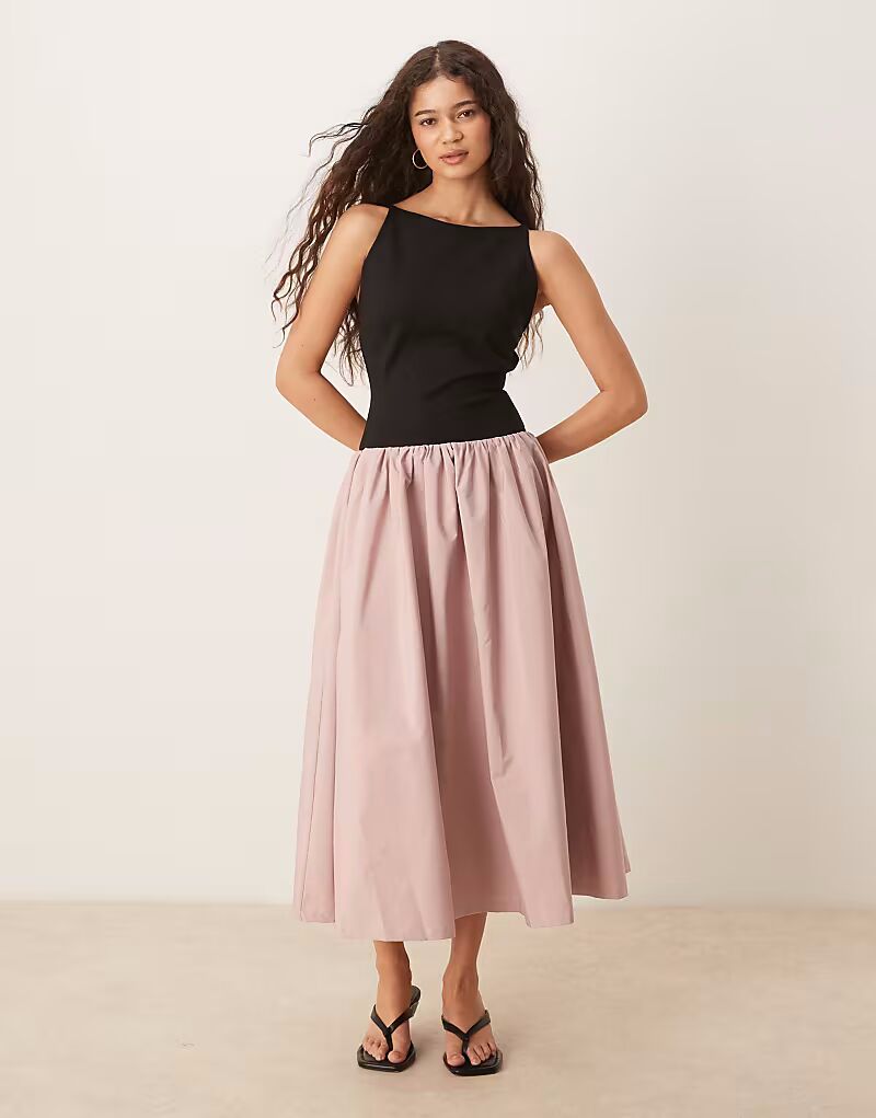 Платье миди Nobody's Child Carmel с контрастным поясом сзади, черного и розового цветов
Платье миди Nobody's Child Carmel с контрастным поясом сзади, черного и розового цветов