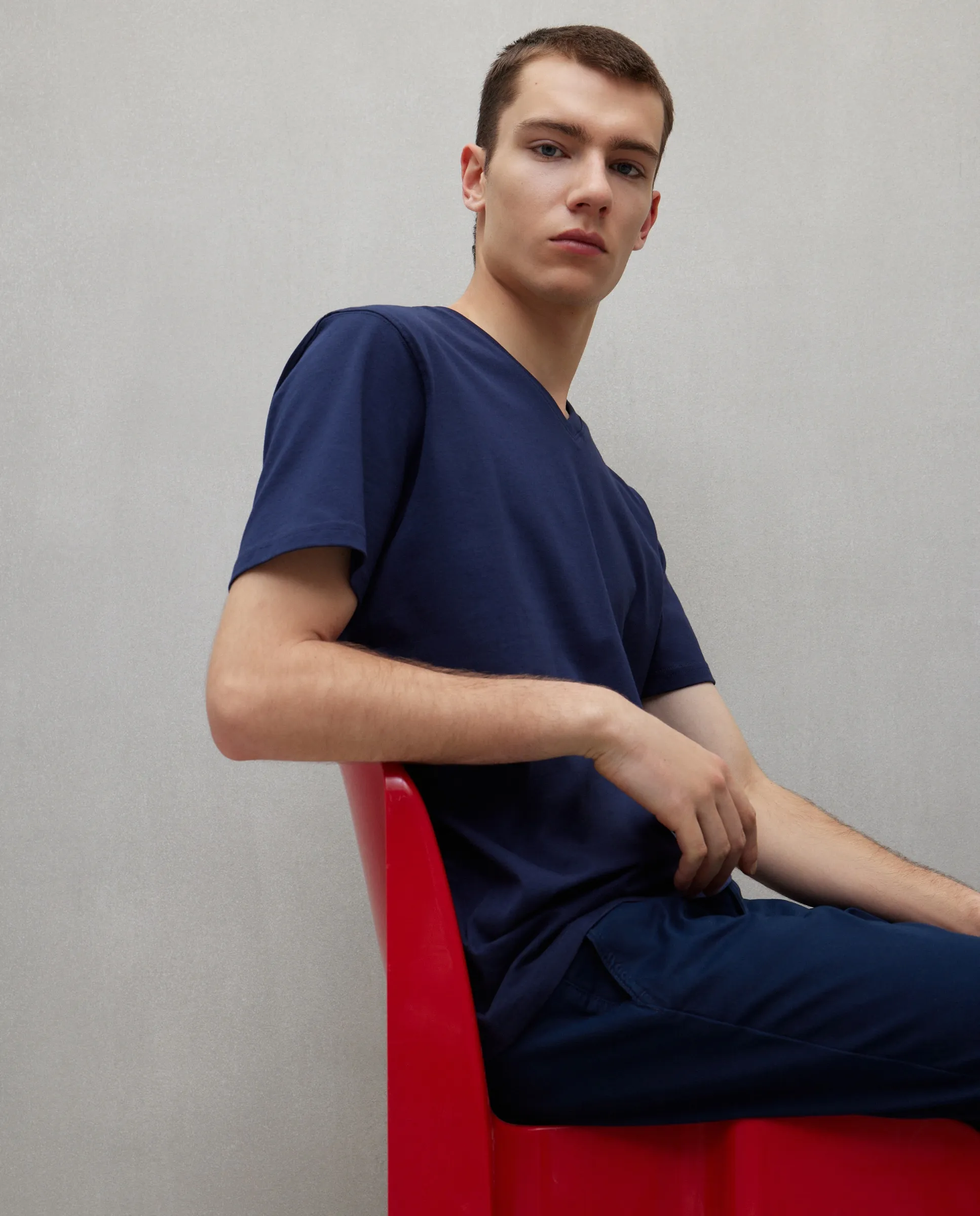 Мужская однотонная футболка Easy Wear, темно-синий
Мужская однотонная футболка Easy Wear, темно-синий