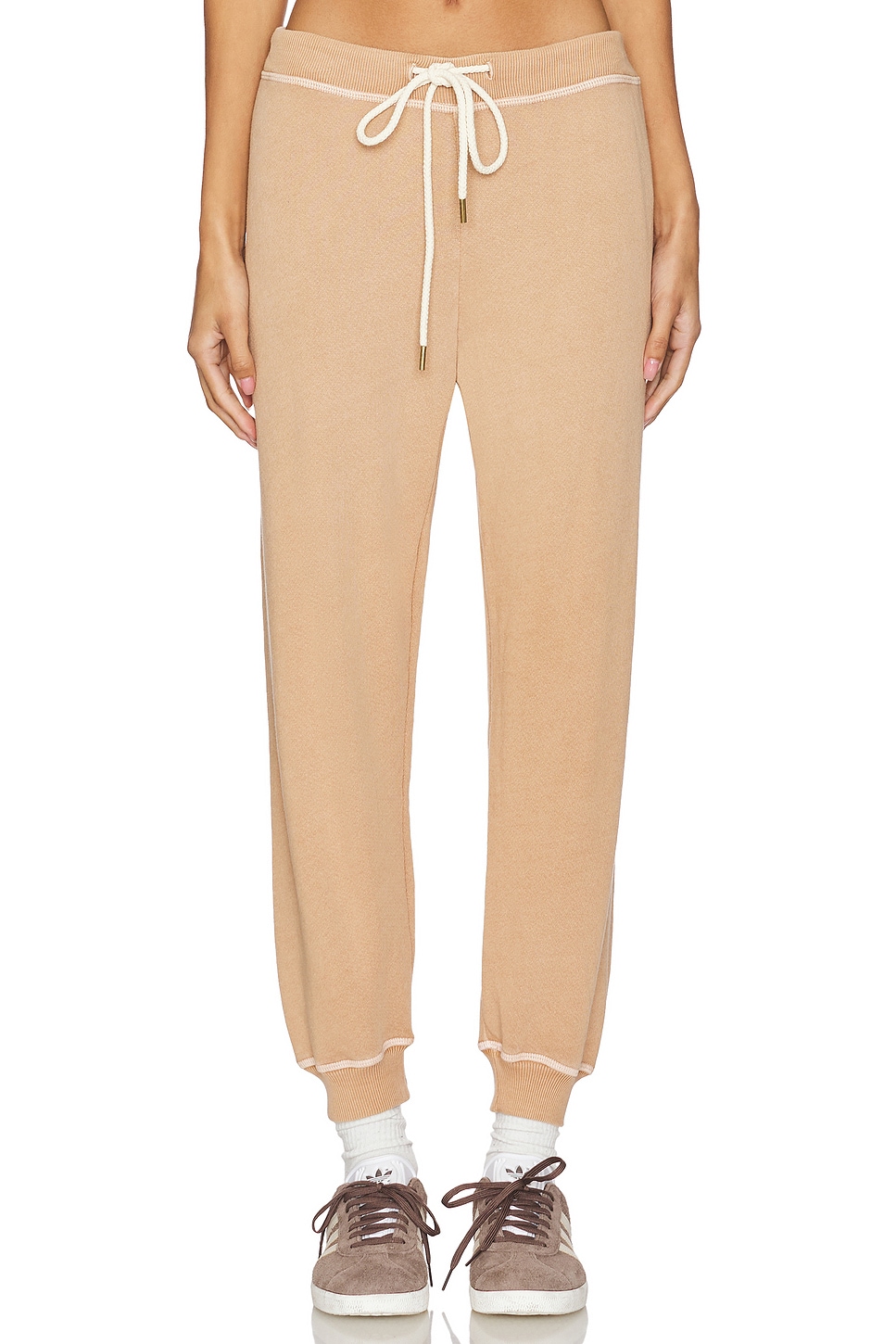 Укороченные спортивные штаны The Great, цвет biscotti
Укороченные спортивные штаны The Great, цвет biscotti