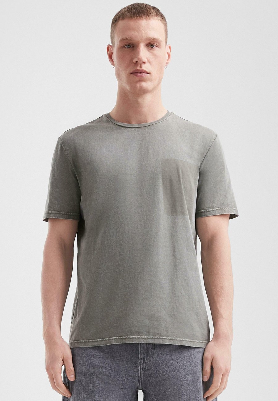 Футболка QS GEWASCHENES MIT SCHATTENTASCHE, Olivgrün/Khaki, Хаки, Футболка QS GEWASCHENES MIT SCHATTENTASCHE, Olivgrün/Khaki
Футболка QS GEWASCHENES MIT SCHATTENTASCHE, Olivgrün/Khaki, Хаки, Футболка QS GEWASCHENES MIT SCHATTENTASCHE, Olivgrün/Khaki