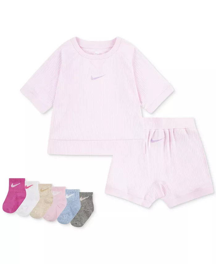 Комплект из 2 предметов для девочек: футболка, шорты и 6 носков с логотипом Swoosh Nike, розовый
Комплект из 2 предметов для девочек: футболка, шорты и 6 носков с логотипом Swoosh Nike, розовый