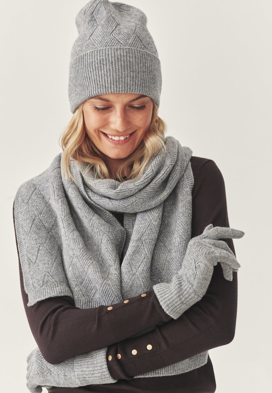 Шарф TATUUM Scarf, Gray Melange/Mottled Grey
Шарф TATUUM Scarf, Gray Melange/Mottled Grey