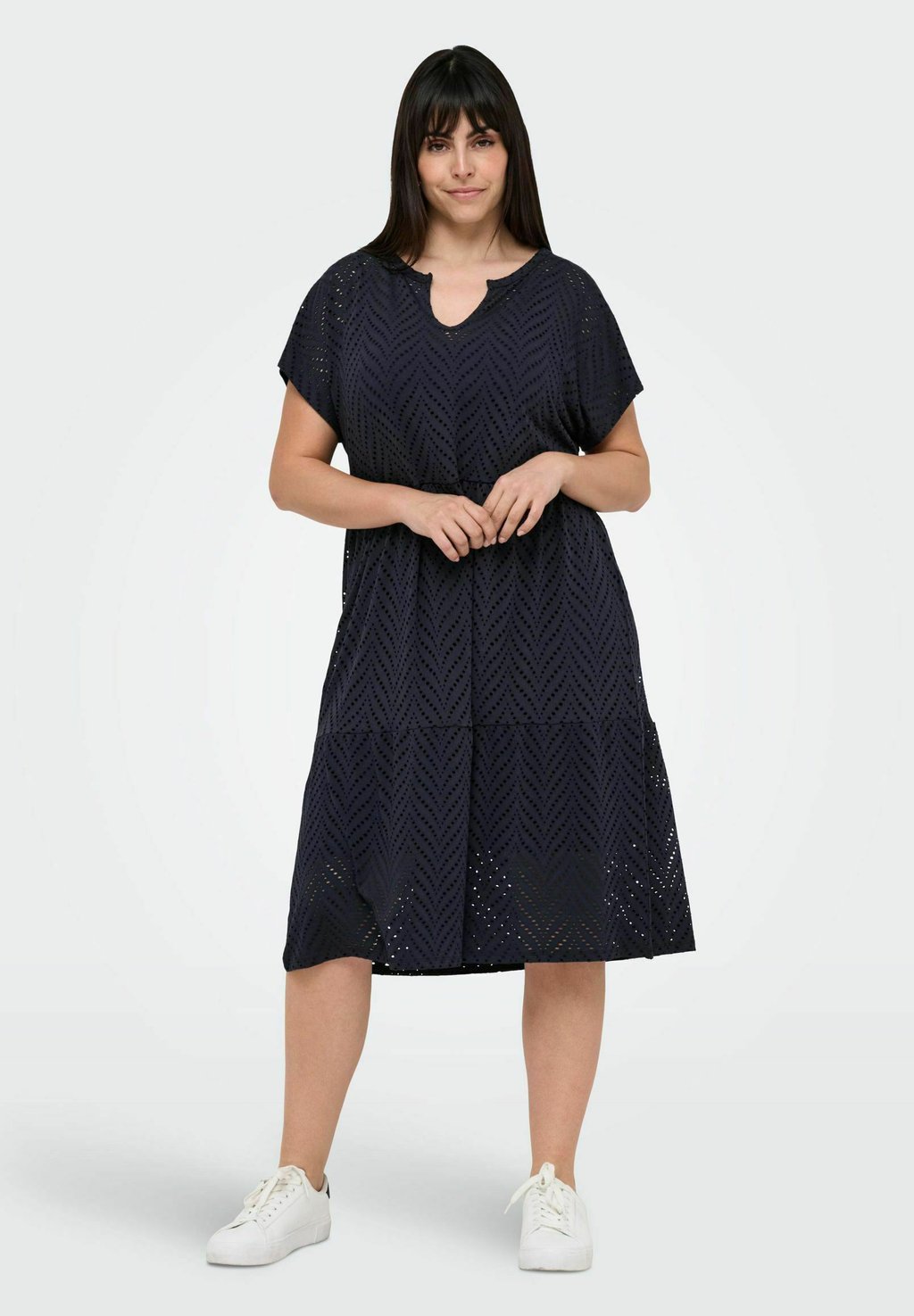 Повседневное платье CARZABBI MIDI ONLY Carmakoma, темно-синий
Повседневное платье CARZABBI MIDI ONLY Carmakoma, темно-синий