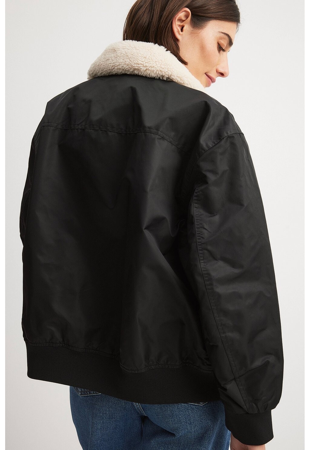 Куртка-бомбер OVERSIZE NA-KD, черный
Куртка-бомбер OVERSIZE NA-KD, черный