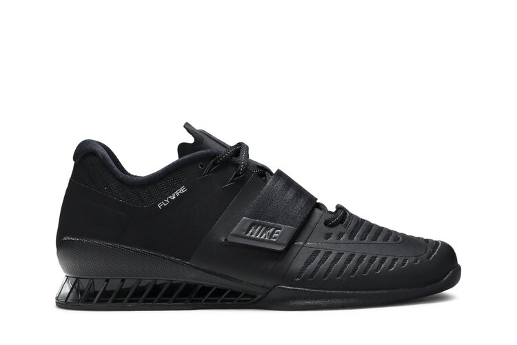 Кроссовки Nike Romaleos 3 'Triple Black', черный
Кроссовки Nike Romaleos 3 'Triple Black', черный