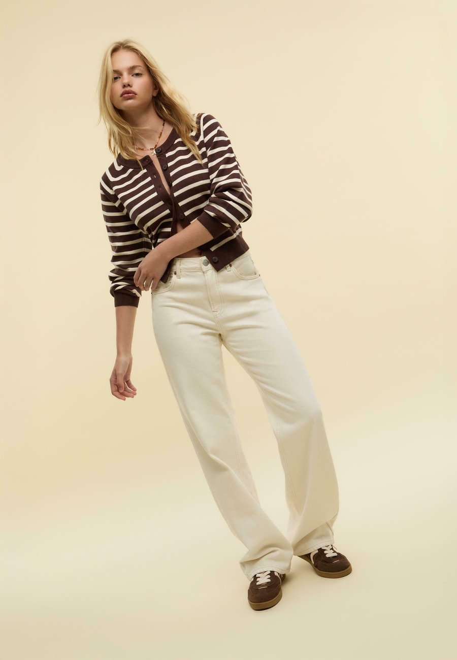 Кардиган Stradivarius WITH RAGLAN SLEEVES , Dark Brown
Кардиган Stradivarius WITH RAGLAN SLEEVES , Dark Brown