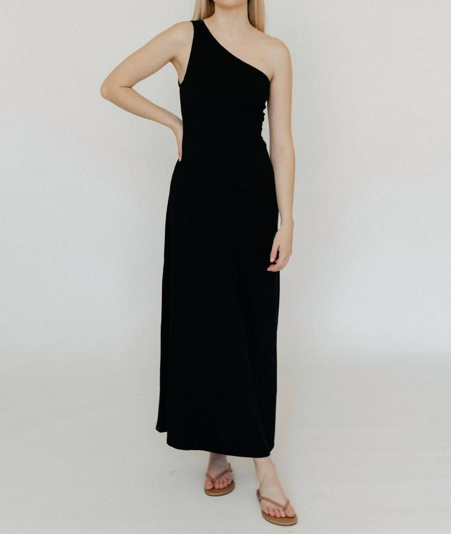 Платье Genevieve черного цвета XIRENA
Платье Genevieve черного цвета XIRENA