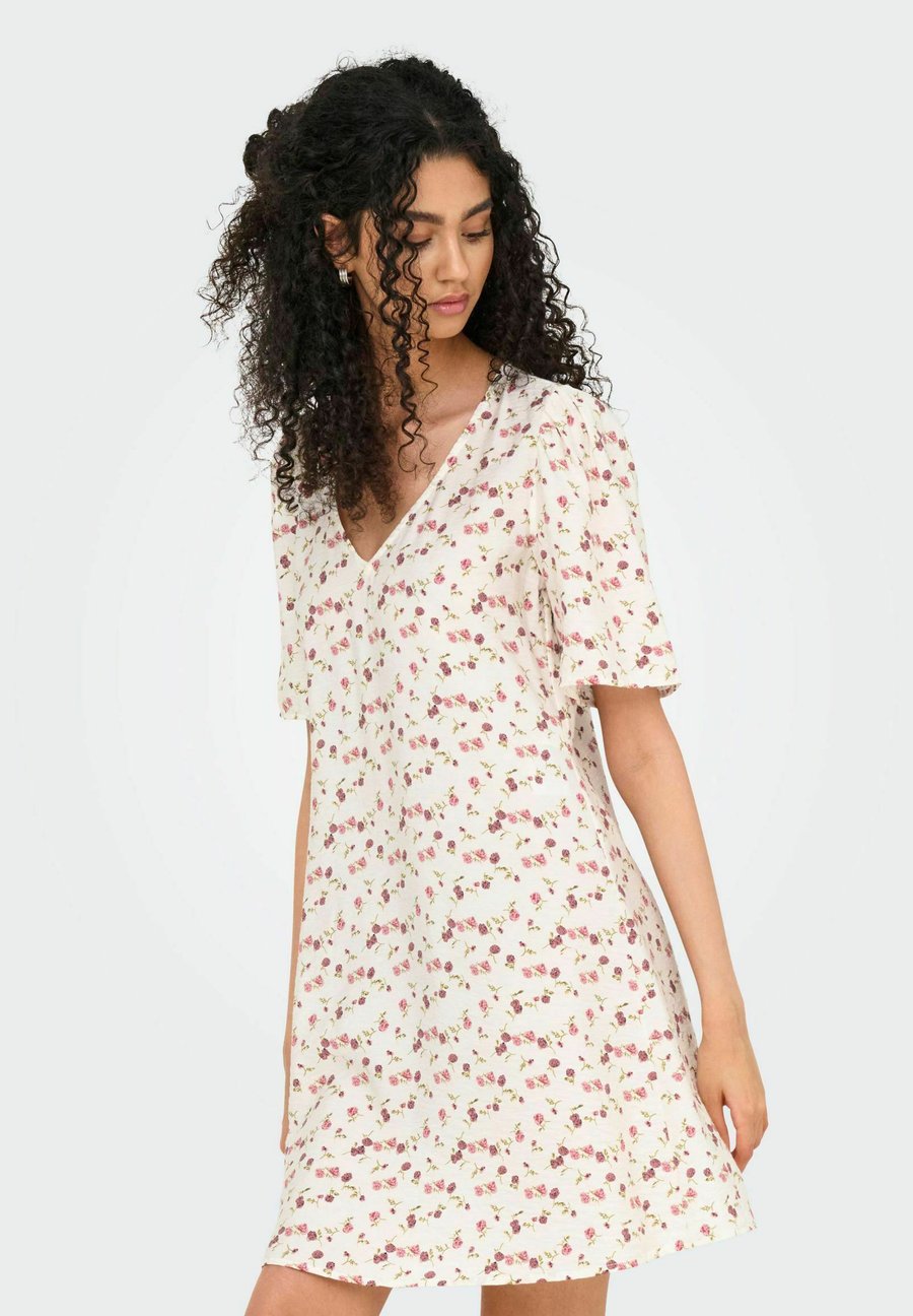 Платье JDY JDYCARRIE KURZES, Cloud Dancer/Off-White
Платье JDY JDYCARRIE KURZES, Cloud Dancer/Off-White