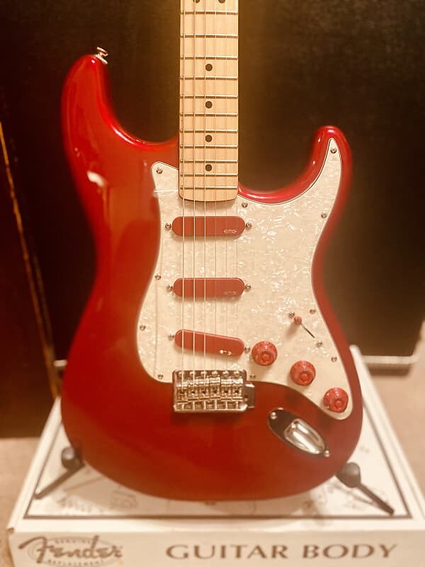 Электрогитара 2021 Fender Sub-Sonic Stratocaster Candy Apple Red
Электрогитара 2021 Fender Sub-Sonic Stratocaster Candy Apple Red