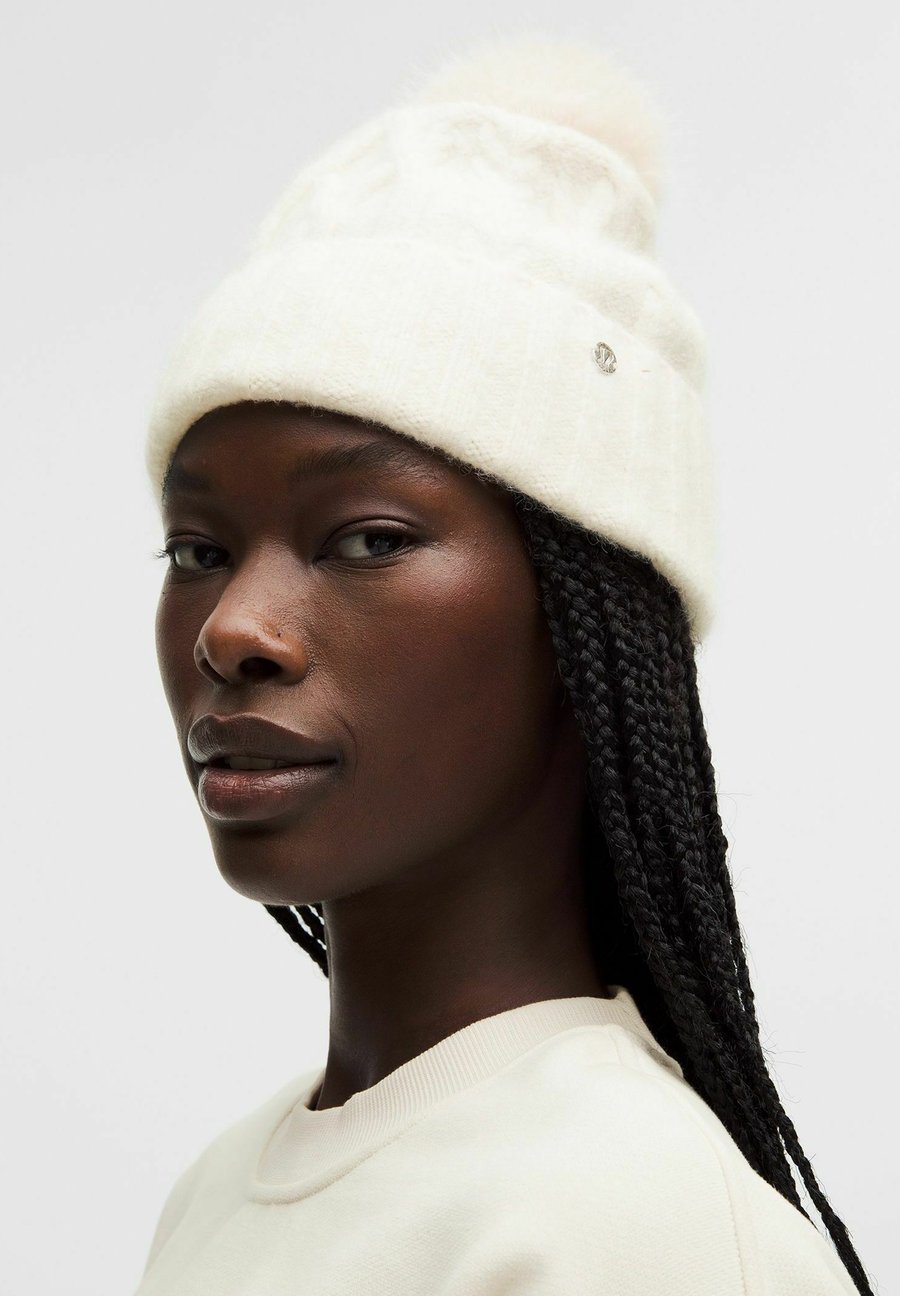 Шапка lululemon CABLE-KNIT POM, Light Ivory/White
Шапка lululemon CABLE-KNIT POM, Light Ivory/White