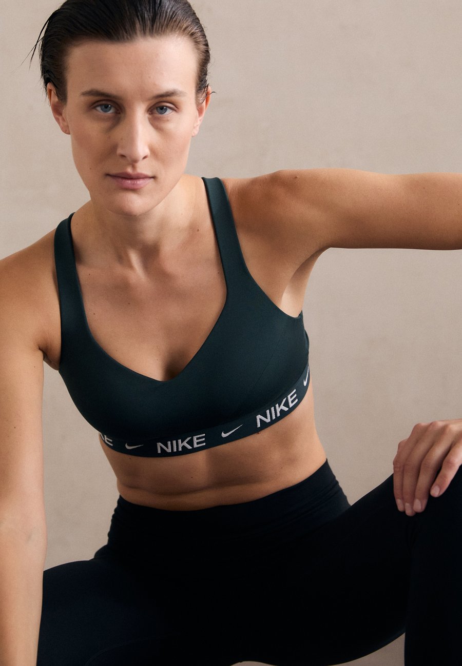 Бюстгальтер Nike Performance INDY BRA, Seaweed/Dark Green
Бюстгальтер Nike Performance INDY BRA, Seaweed/Dark Green