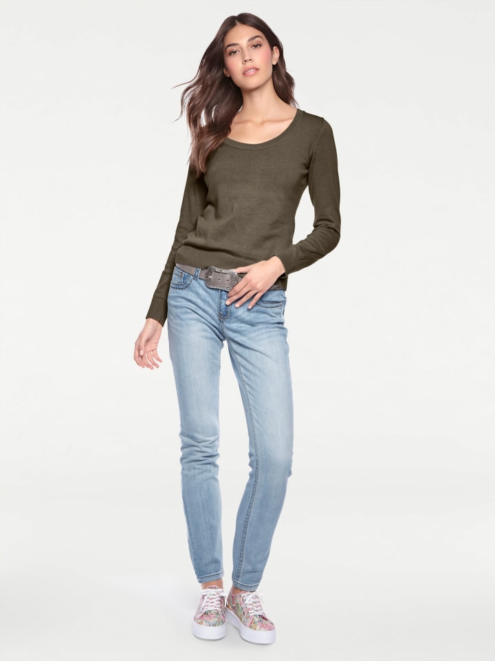 Свитер с круглым вырезом оливкового цвета Heine
Свитер с круглым вырезом оливкового цвета Heine