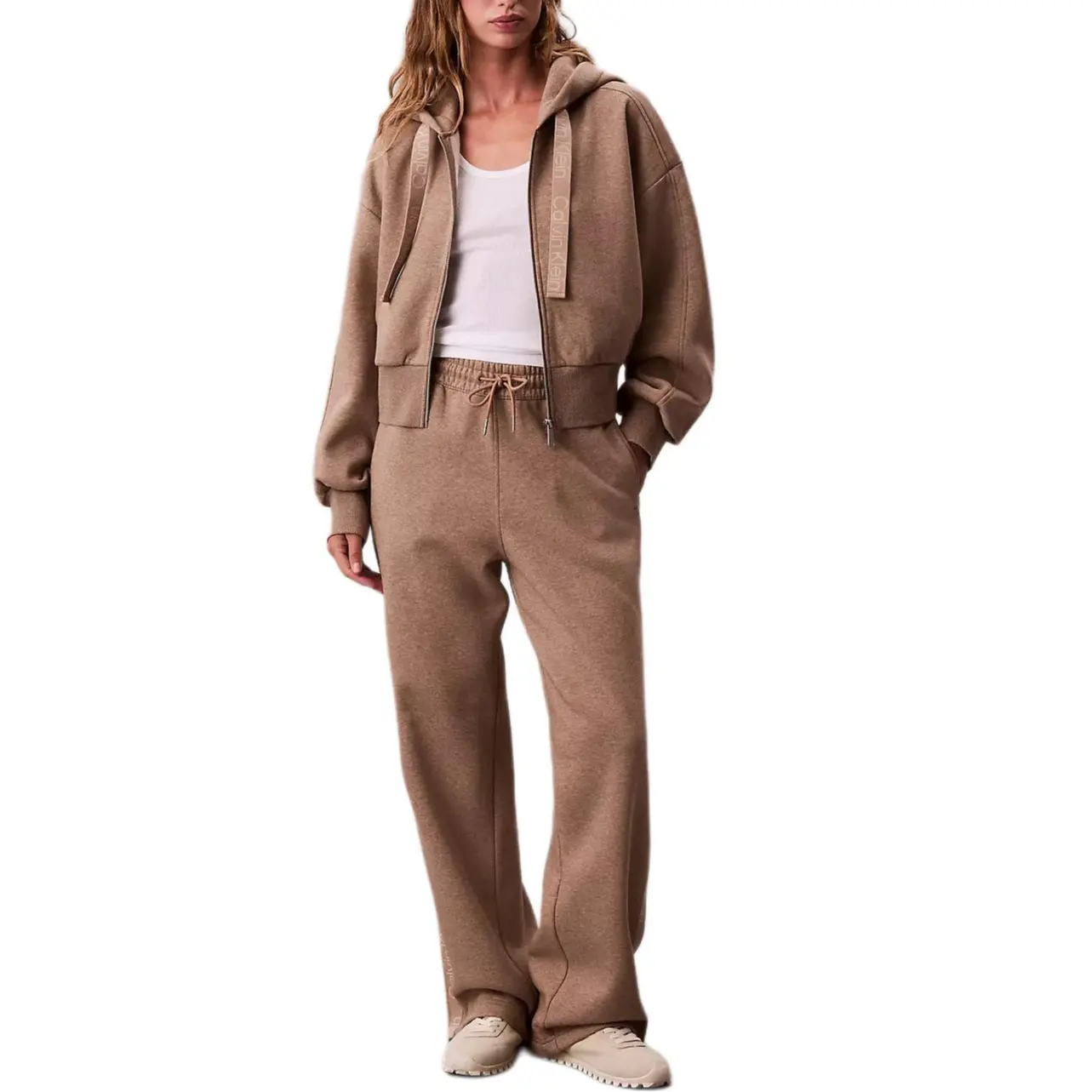 Свитшот женский Calvin Klein, коричневый
Свитшот женский Calvin Klein, коричневый