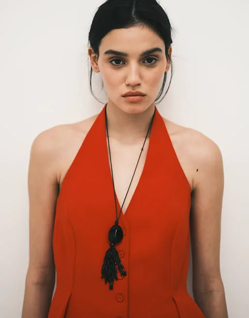 Ярко-красный топ с воротником-халтером и баской Mango Iguana
Ярко-красный топ с воротником-халтером и баской Mango Iguana