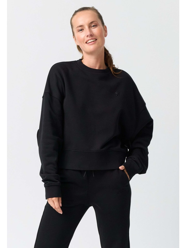 Свитер Дженни в черном цвете OCEANSAPART
Свитер Дженни в черном цвете OCEANSAPART