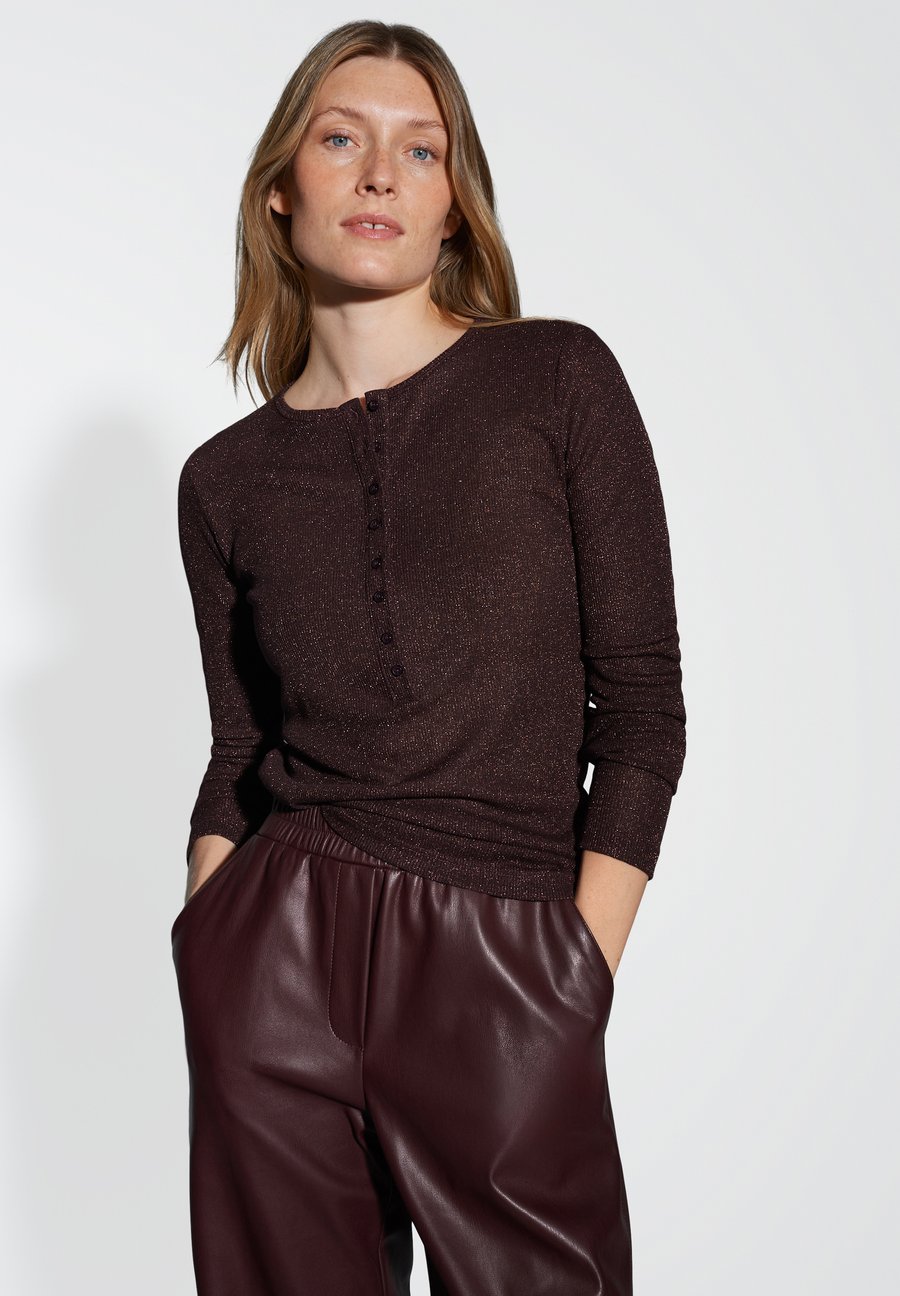 Топ OPUS SLIM FIT, Dark Grape/Dark Purple
Топ OPUS SLIM FIT, Dark Grape/Dark Purple