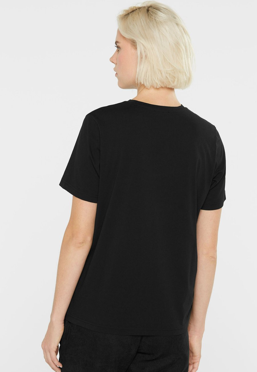 Футболка SENSES.THE LABEL MIT WORDING , Black, Черный, Футболка SENSES.THE LABEL MIT WORDING , Black
Футболка SENSES.THE LABEL MIT WORDING , Black, Черный, Футболка SENSES.THE LABEL MIT WORDING , Black