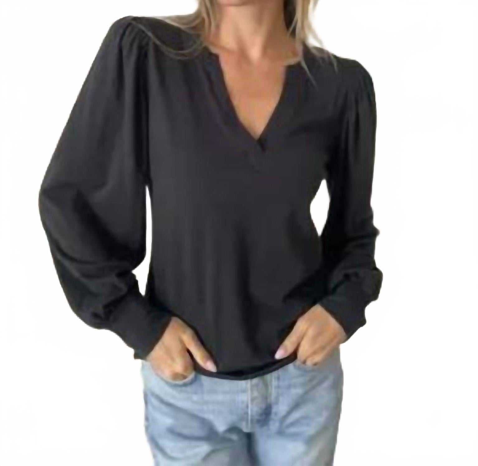 Кира топ с пышными рукавами в черном цвете SIX/FIFTY
Кира топ с пышными рукавами в черном цвете SIX/FIFTY