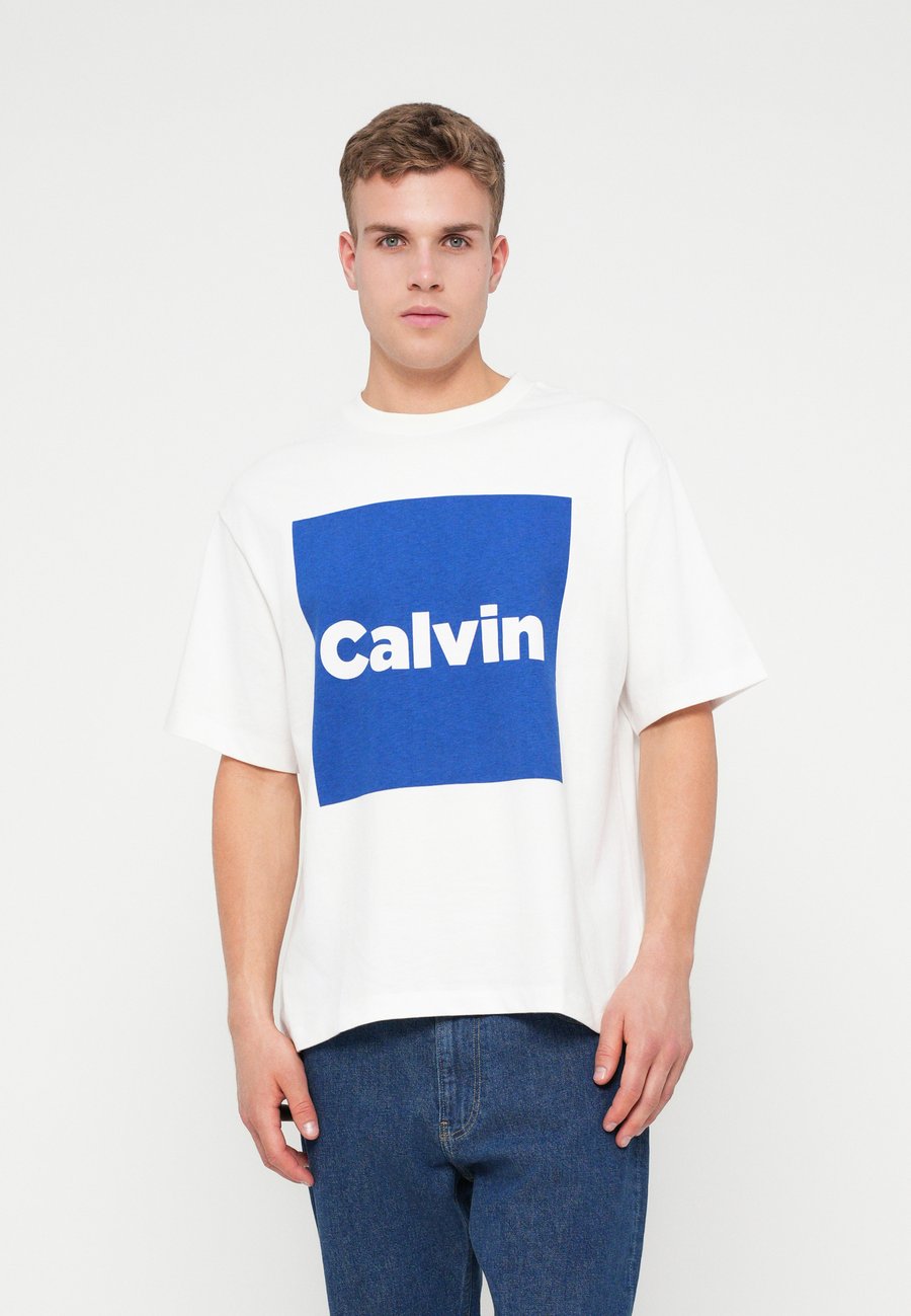 Футболка Calvin Klein Jeans BOX GRAPHIC TEE UNISEX, Brilliant White/White, Белый, Футболка Calvin Klein Jeans BOX GRAPHIC TEE UNISEX, Brilliant White/White
Футболка Calvin Klein Jeans BOX GRAPHIC TEE UNISEX, Brilliant White/White, Белый, Футболка Calvin Klein Jeans BOX GRAPHIC TEE UNISEX, Brilliant White/White