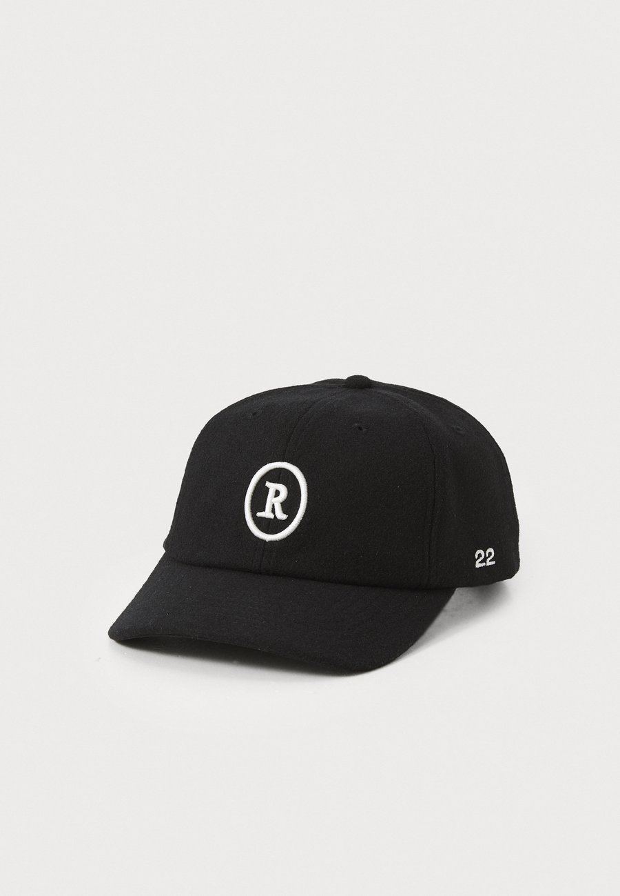 Бейсболка ReCap MONOGRAM CIRCLE CAP UNISEX, Black
Бейсболка ReCap MONOGRAM CIRCLE CAP UNISEX, Black