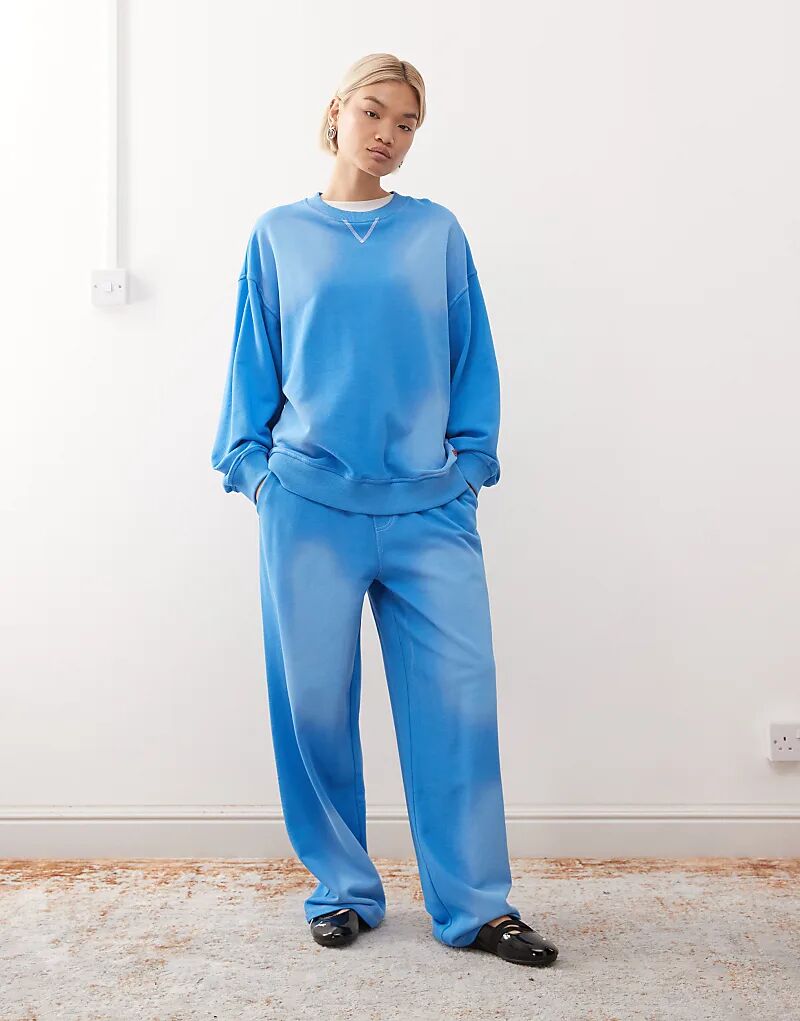 COLLUSION синие мешковатые брюки-джоггеры с низкой посадкой и нашивкой-логотипом
COLLUSION синие мешковатые брюки-джоггеры с низкой посадкой и нашивкой-логотипом