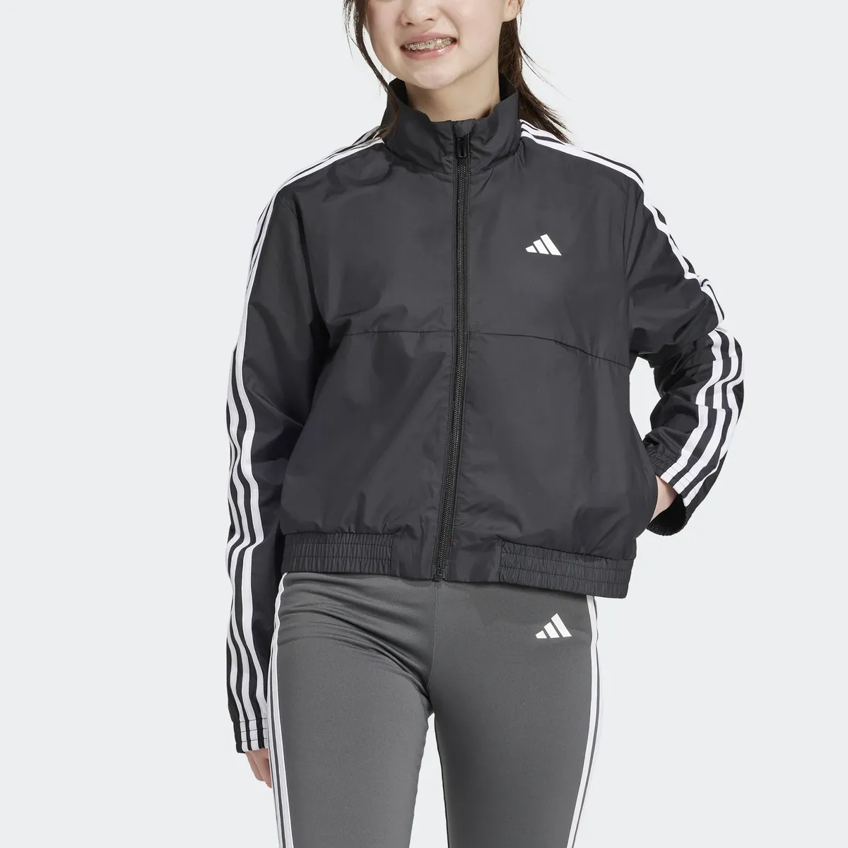 Adidas Спортивная куртка для активного отдыха "JG TR-ES 3S JK" Adidas Sportswear, белый
Adidas Спортивная куртка для активного отдыха "JG TR-ES 3S JK" Adidas Sportswear, белый
