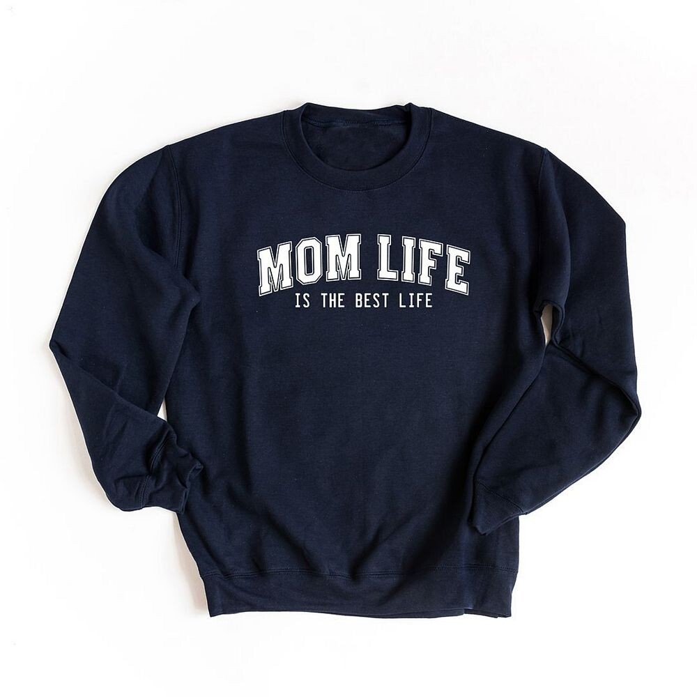 Толстовка Varsity Mom Life Simply Sage Market, цвет True Navy
Толстовка Varsity Mom Life Simply Sage Market, цвет True Navy