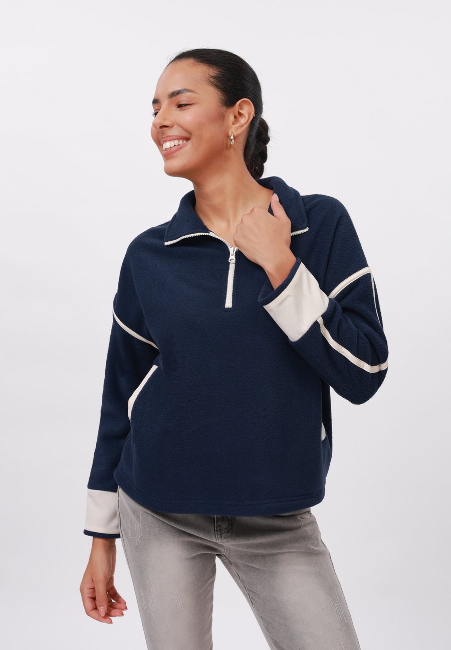 Толстовка Even&Odd COLOR BLOCK HALF ZIP, Navy / Ecru/Dark Blue
Толстовка Even&Odd COLOR BLOCK HALF ZIP, Navy / Ecru/Dark Blue