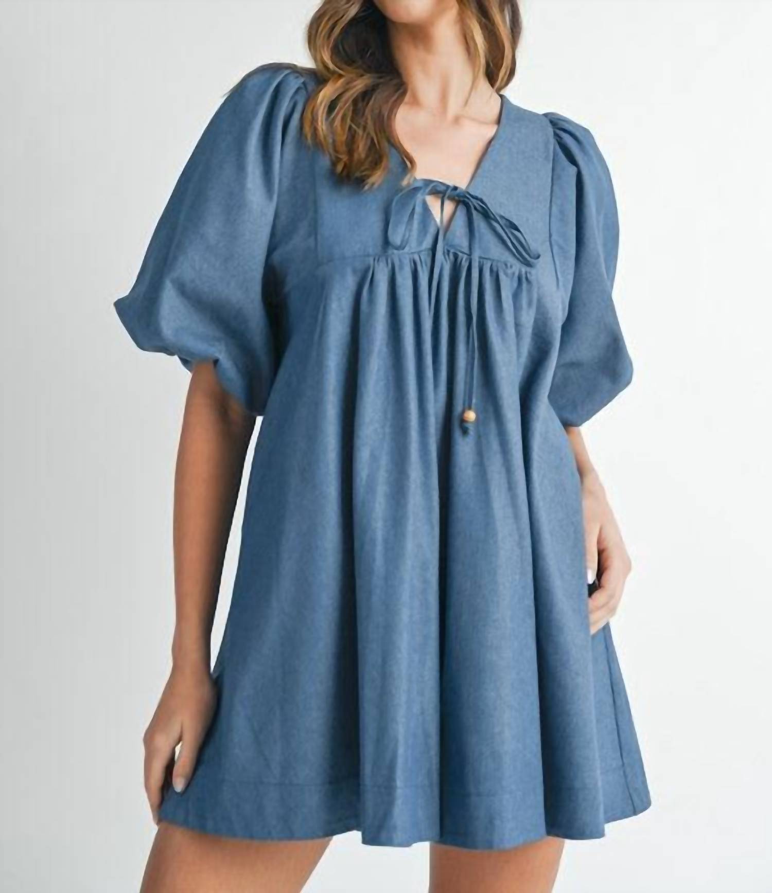 Джимовое мини-платье с пышными рукавами в стиле бэби-долл MABLE, Babydoll
Джимовое мини-платье с пышными рукавами в стиле бэби-долл MABLE, Babydoll