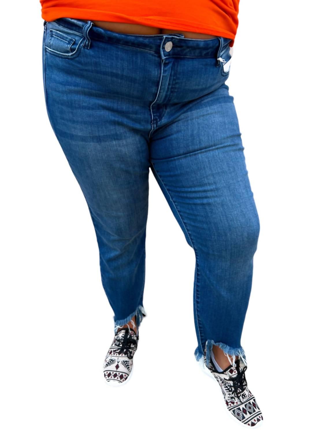 Джинсы-скинни Cello средней посадки с вырезами и потертостями в стиле Ashley
Джинсы-скинни Cello средней посадки с вырезами и потертостями в стиле Ashley