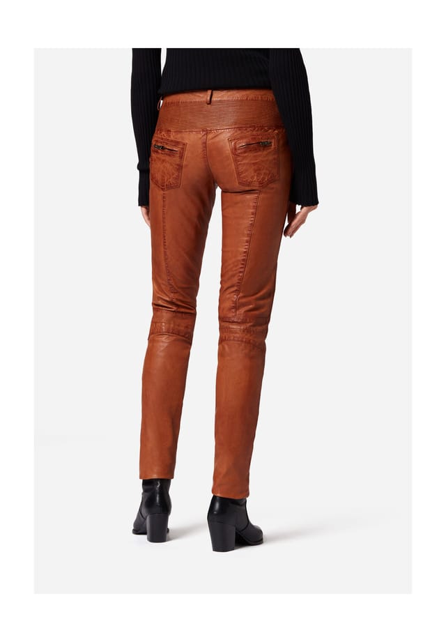 Кожаные брюки donna заниженная талия кожаные джинсы с байкерскими элементами Ricano, цвет cognac
Кожаные брюки donna заниженная талия кожаные джинсы с байкерскими элементами Ricano, цвет cognac