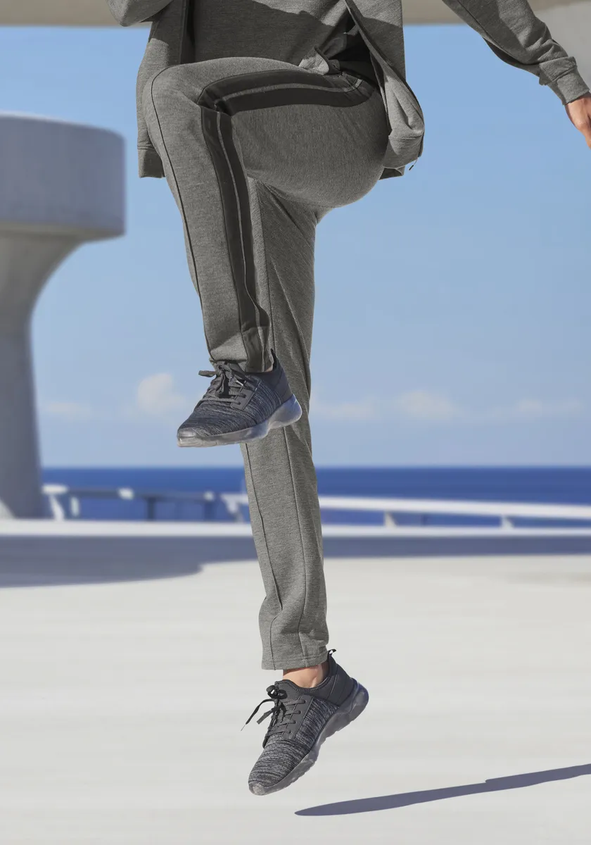 AUTHENTIC LE JOGGER Брюки-джоггеры "спортивные брюки" с полосками по бокам, антрацит
AUTHENTIC LE JOGGER Брюки-джоггеры "спортивные брюки" с полосками по бокам, антрацит