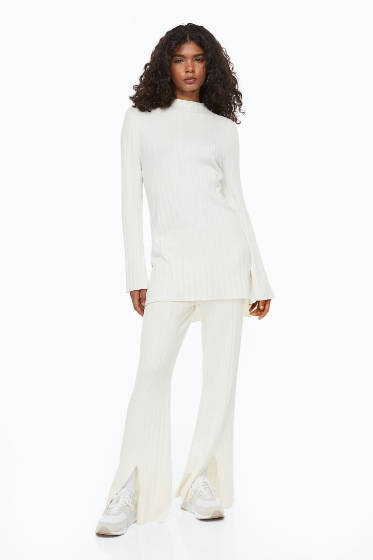 Расклешенные леггинсы с разрезом H&M
Расклешенные леггинсы с разрезом H&M