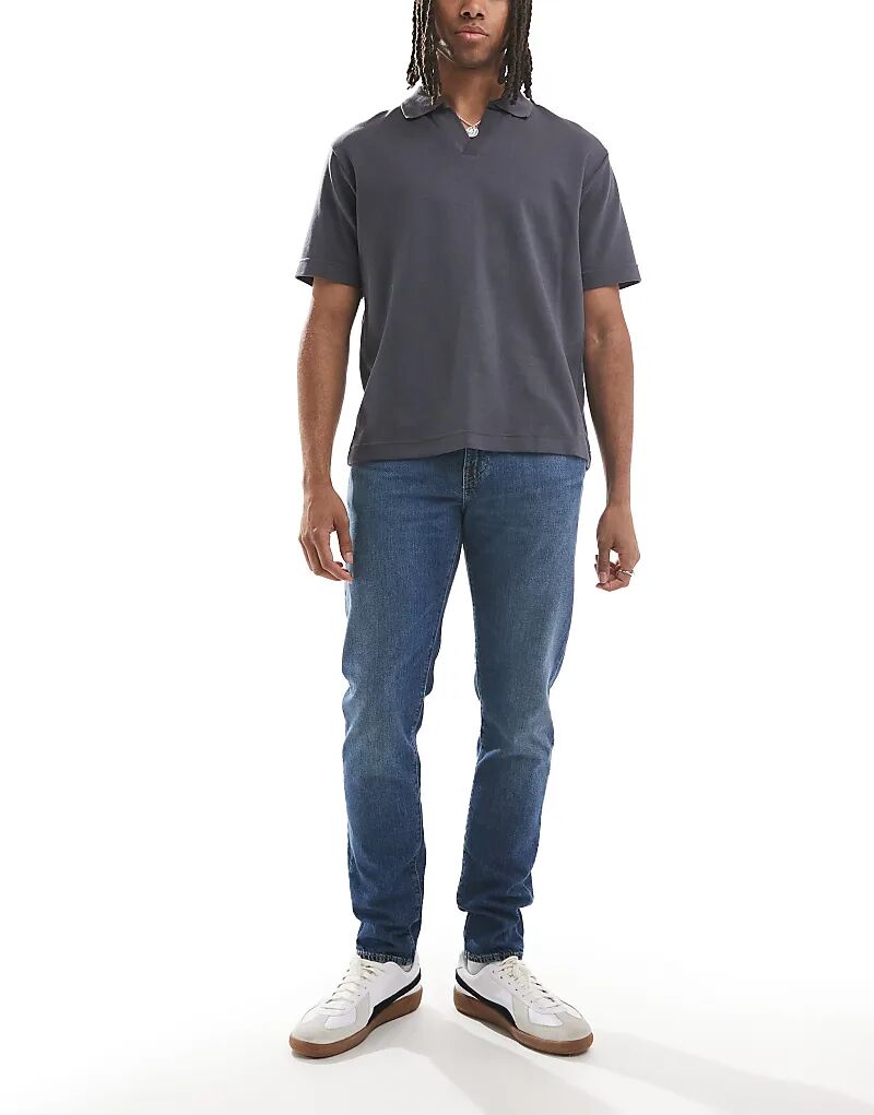 Джинсы Levi's 512 Slim Taper средней степени стирки
Джинсы Levi's 512 Slim Taper средней степени стирки