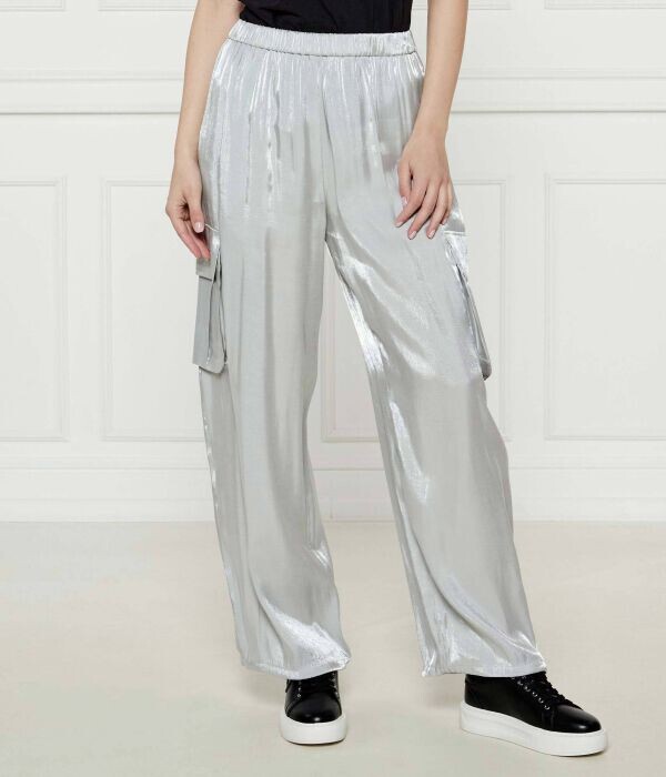 Брюки женские карго Armani Exchange атласные на резинке, серебряный
Брюки женские карго Armani Exchange атласные на резинке, серебряный