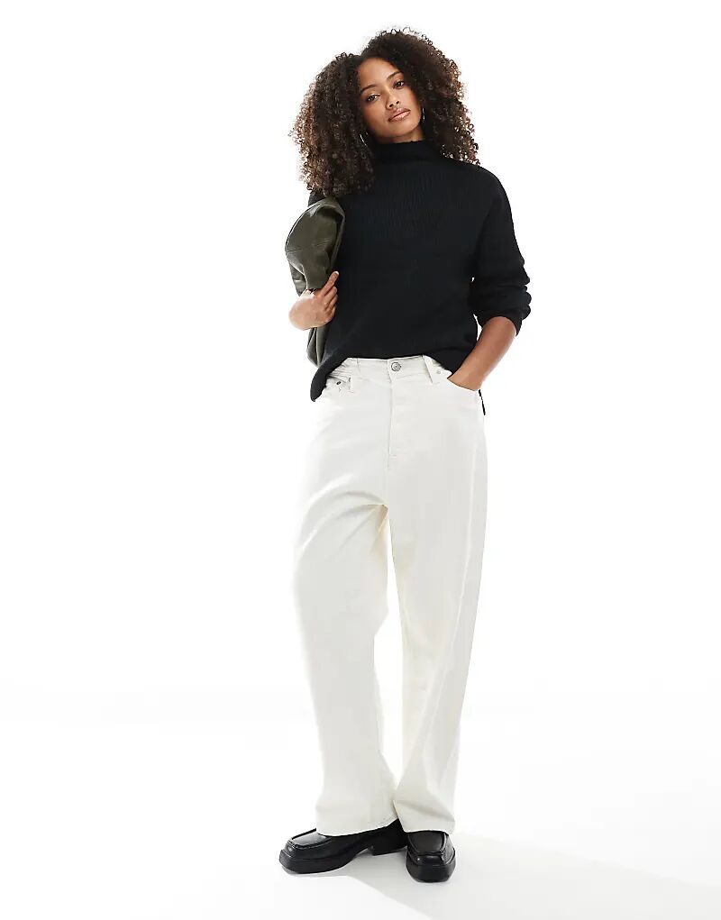 Вязаный джемпер с высоким воротом и боковыми разрезами черного цвета Pimkie
Вязаный джемпер с высоким воротом и боковыми разрезами черного цвета Pimkie