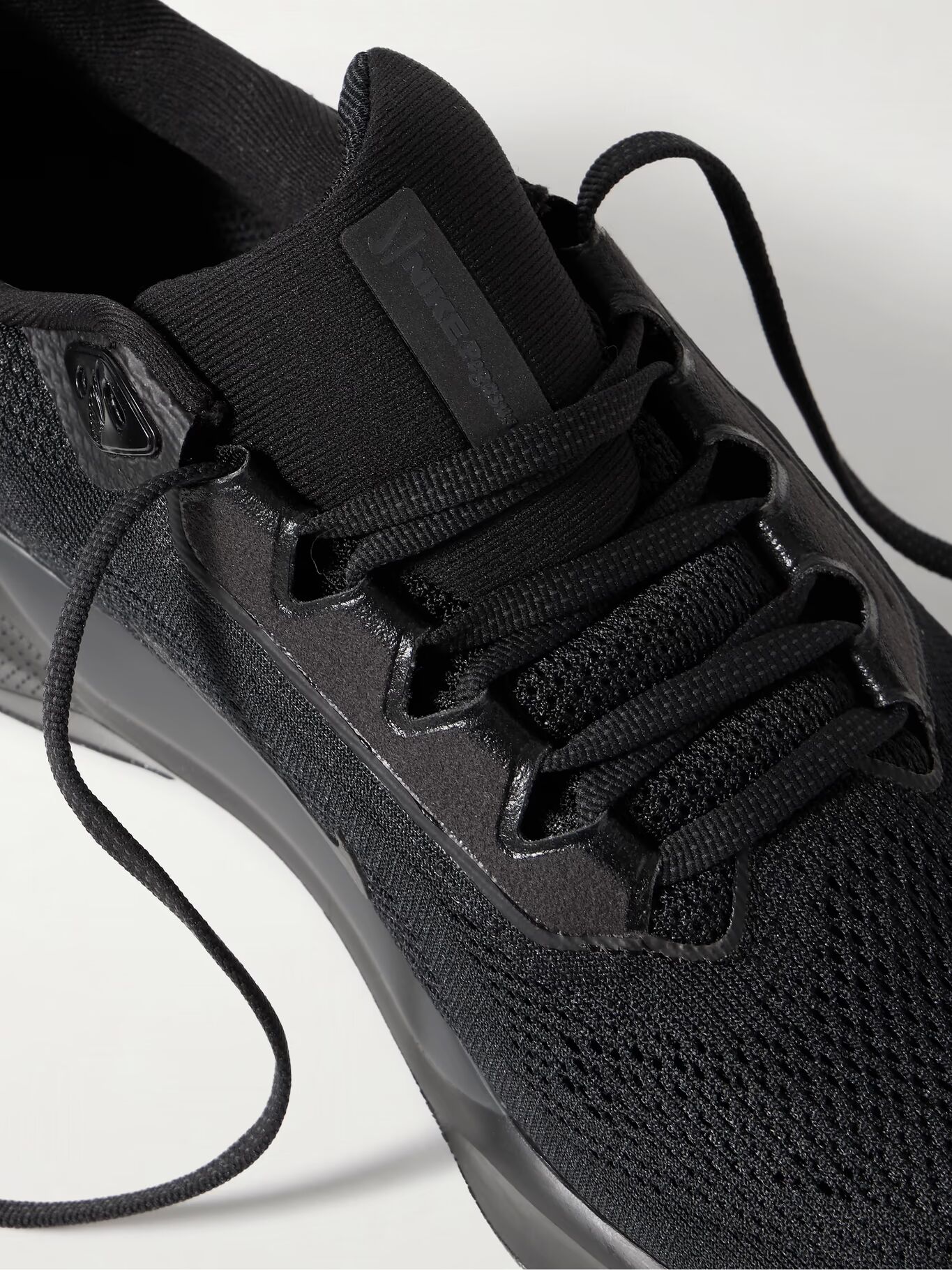 Кроссовки Air Zoom Pegasus 41 с сетчатой резиновой отделкой для бега NIKE RUNNING, черный
Кроссовки Air Zoom Pegasus 41 с сетчатой резиновой отделкой для бега NIKE RUNNING, черный