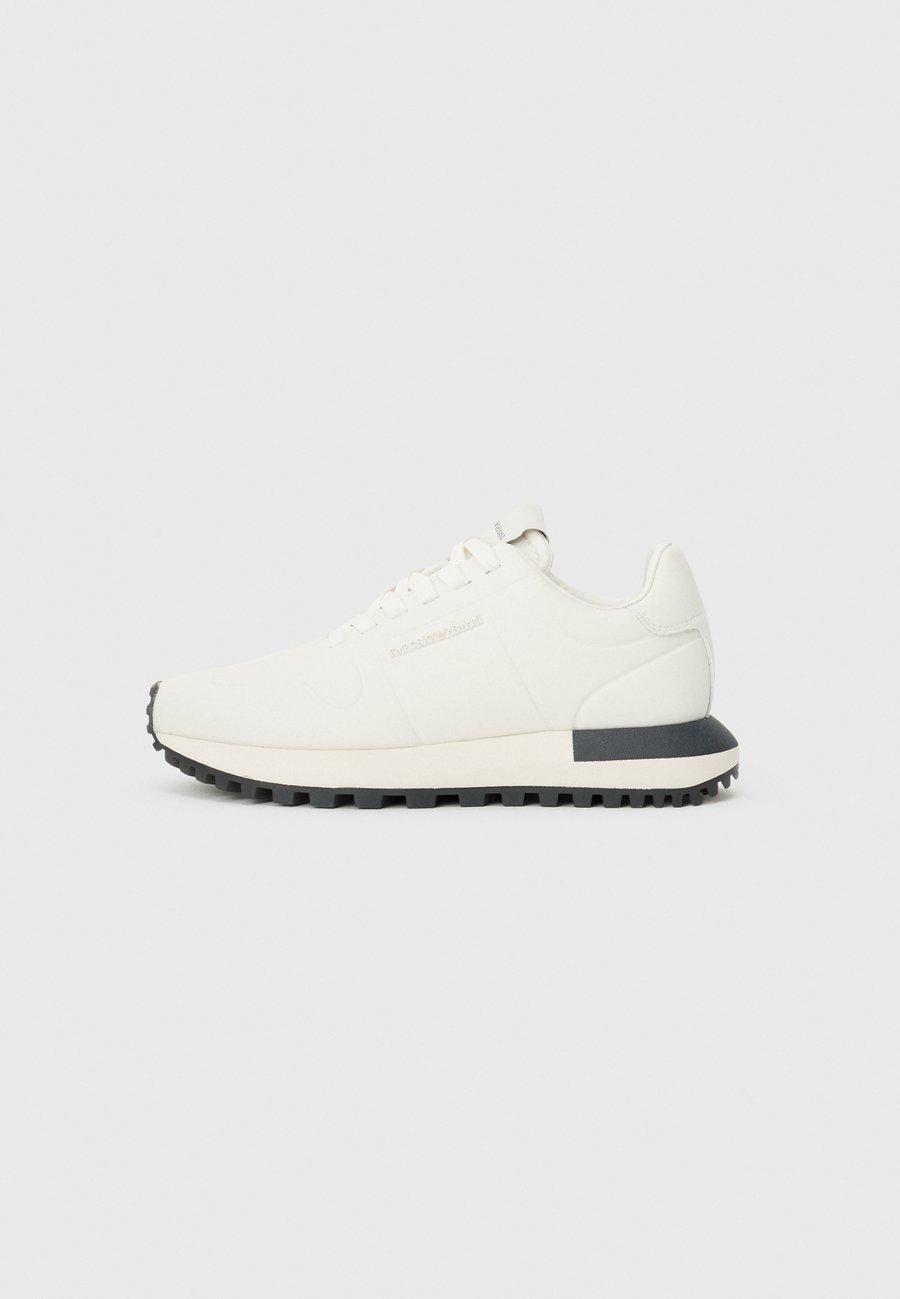 Кроссовки Emporio Armani Trainers, Off-White
Кроссовки Emporio Armani Trainers, Off-White