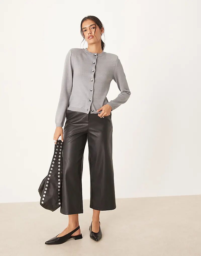 Вязаный кардиган ASOS DESIGN аккуратного кроя с подплечниками серого меланжевого цвета
Вязаный кардиган ASOS DESIGN аккуратного кроя с подплечниками серого меланжевого цвета