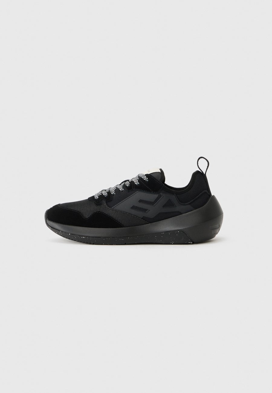 Кроссовки Emporio Armani Trainers, Black
Кроссовки Emporio Armani Trainers, Black