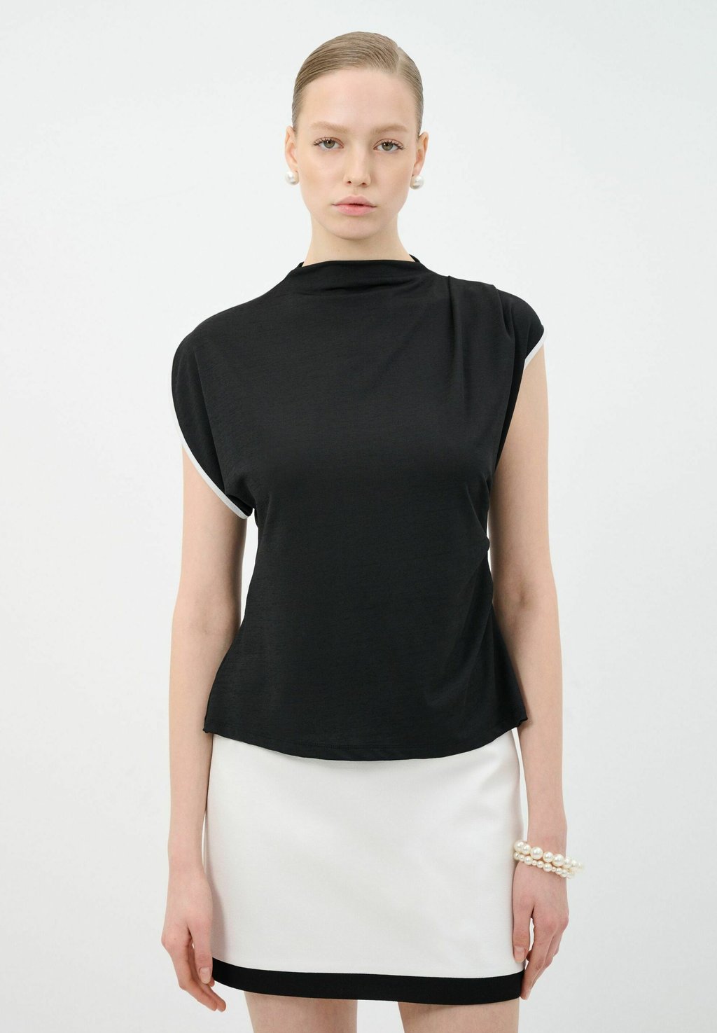 Блуза adL, черный 
Блуза adL, черный