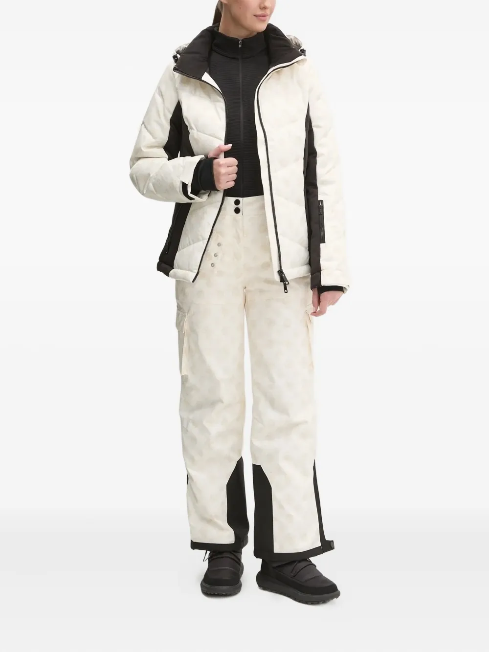 Стеганая лыжная куртка с логотипом GUESS USA, белый
Стеганая лыжная куртка с логотипом GUESS USA, белый