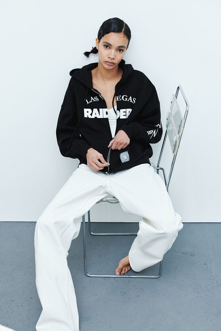 Толстовка на молнии оверсайз с принтом H&M, черный
Толстовка на молнии оверсайз с принтом H&M, черный