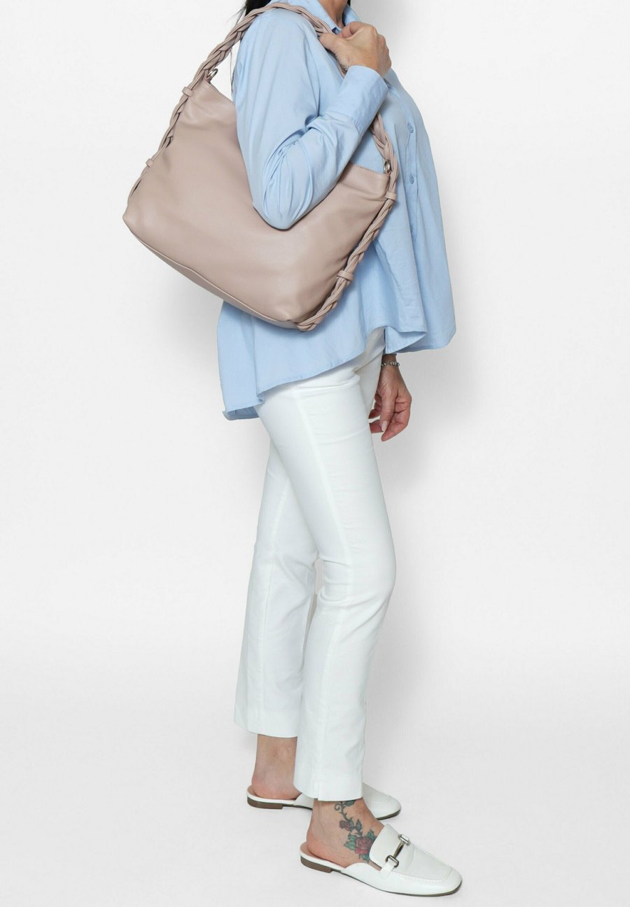 Сумка Chiara Ferretti SHOULDER , Antique Pink/Pink
Сумка Chiara Ferretti SHOULDER , Antique Pink/Pink