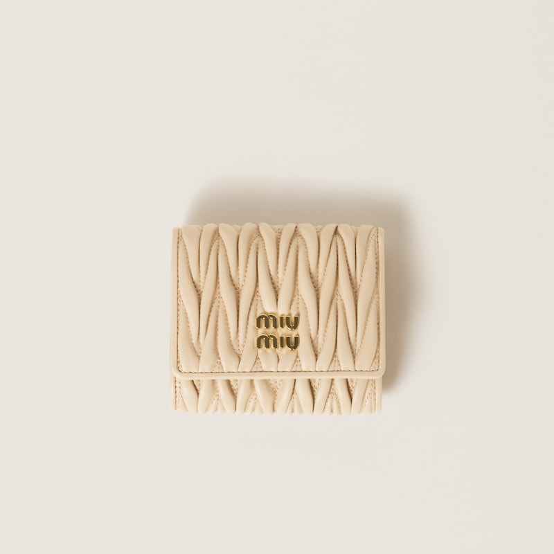 Маленький стеганый кошелек из кожи наппа Miu Miu, зеленый
Маленький стеганый кошелек из кожи наппа Miu Miu, зеленый