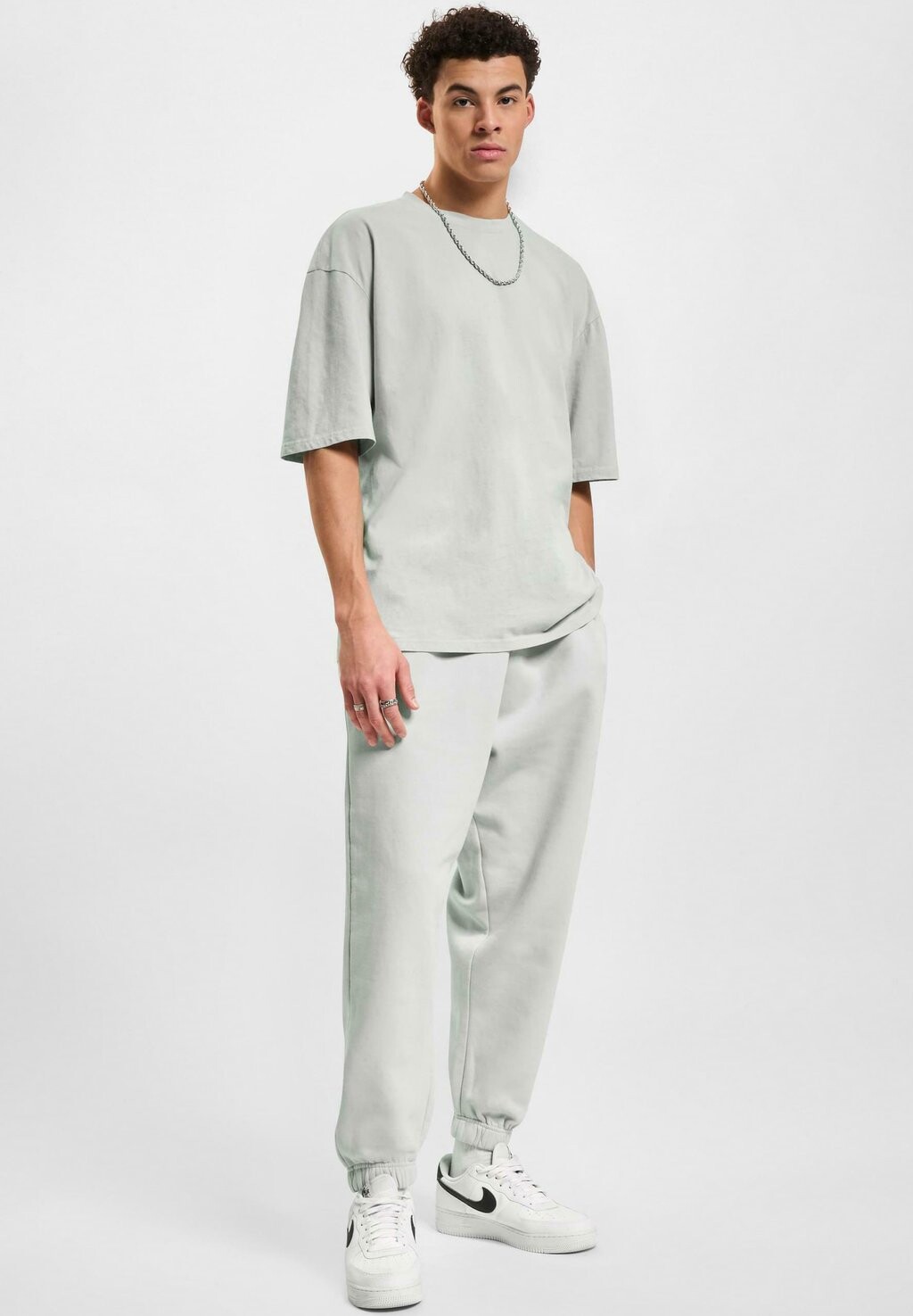 Спортивные брюки DEF, серый
Спортивные брюки DEF, серый