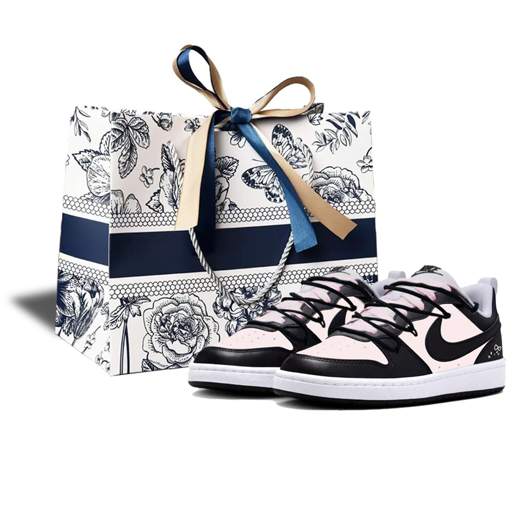 Nike Court Borough Lucky Fairy нескользящие устойчивые к истиранию низкие детские скейтбординговые кроссовки black pink kids
Nike Court Borough Lucky Fairy нескользящие устойчивые к истиранию низкие детские скейтбординговые кроссовки black pink kids